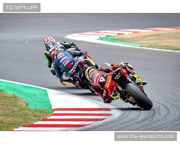 赛事中的意外惊喜：车队和车手的应变大作战，车队比赛